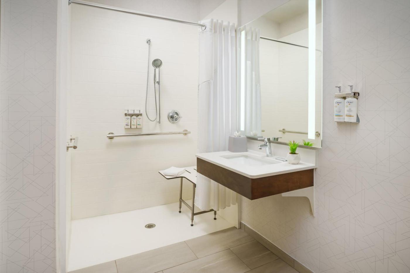 Express Irondequoit By Ihg Hotel 2*